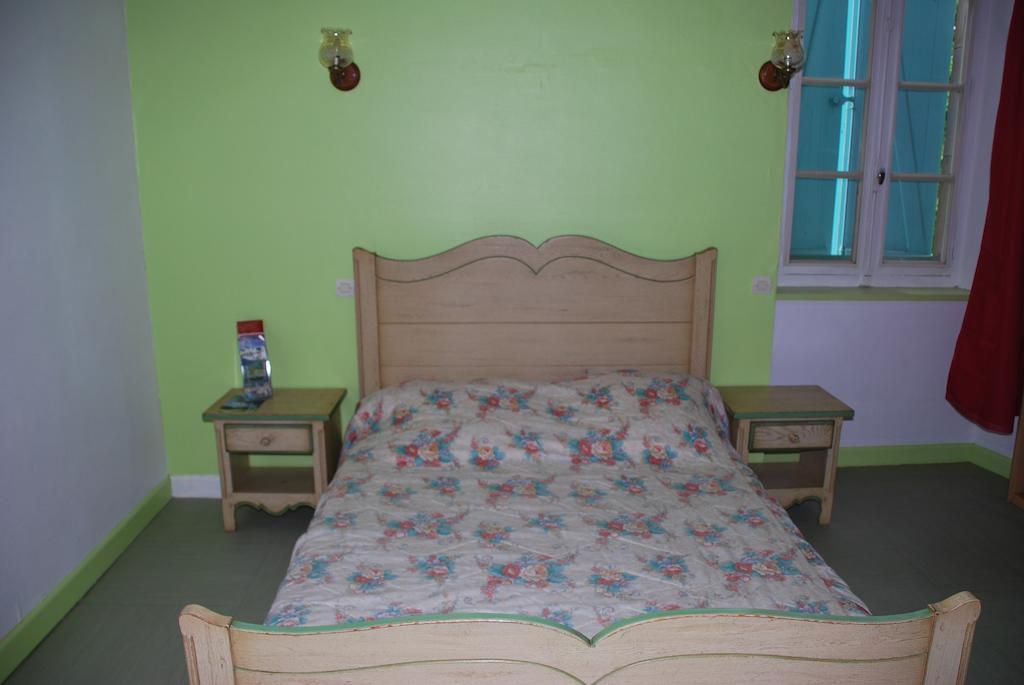 Chambres d'Hôtes Le Clos Ambels Ambialet Habitación foto
